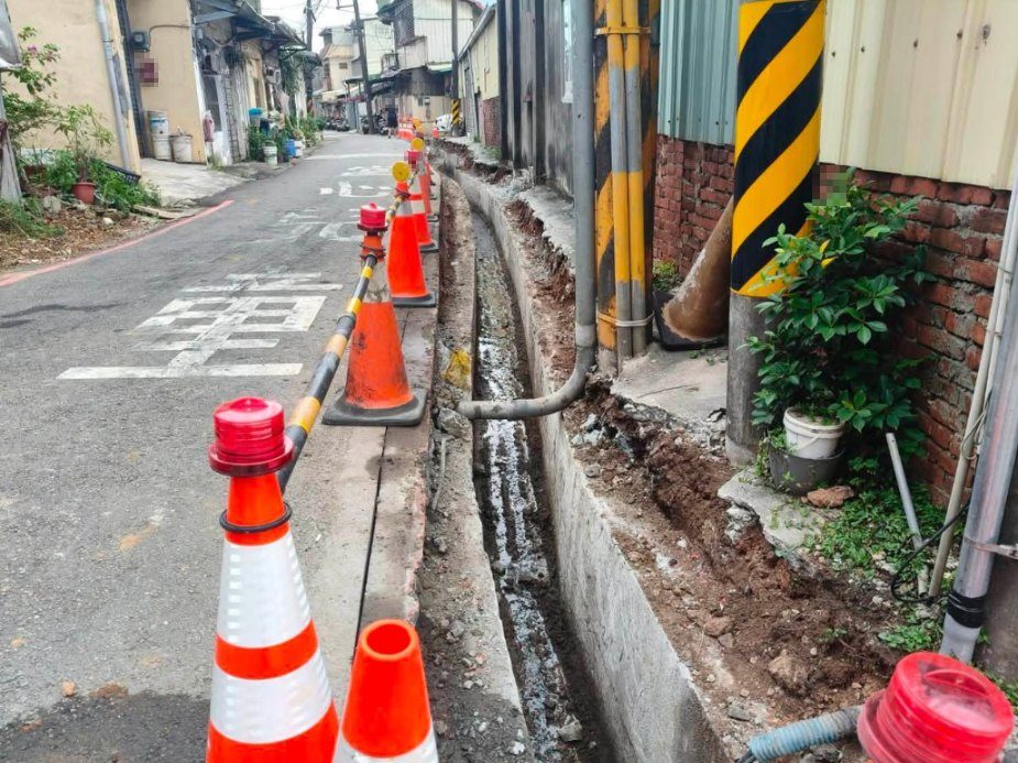 陸光路10巷溝蓋更新工程施工