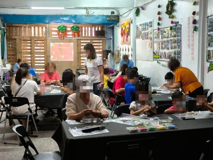 老幼共學：捏陶土