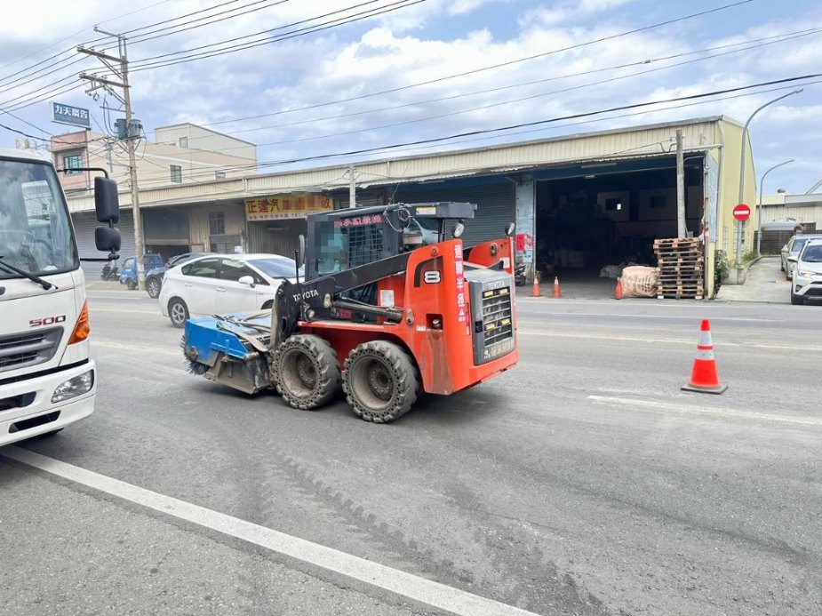 民族路雙連一段路口標線施工