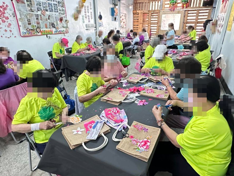 關懷據點母親節：蝶古巴特提袋
