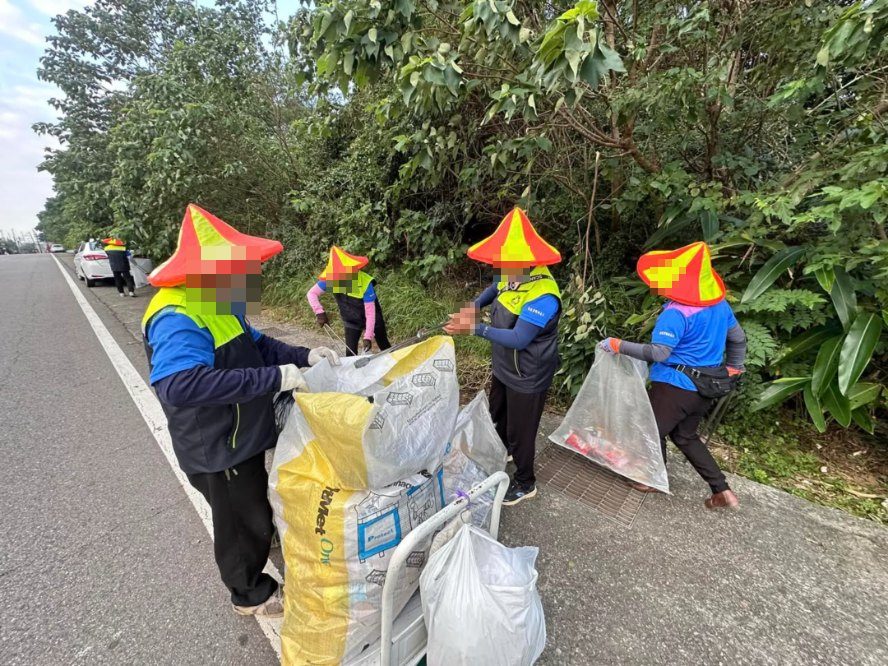 颱風過後里內大掃除