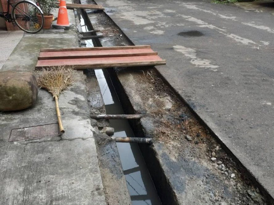中央路119巷水溝施工
