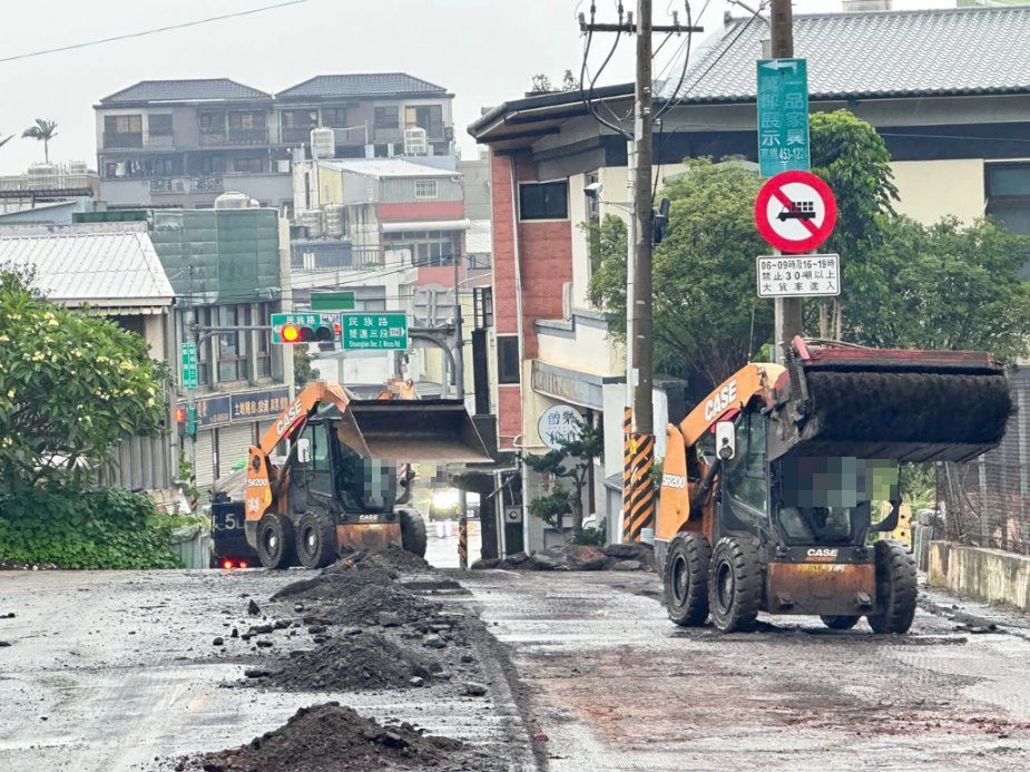 雙榮路路面刨除
