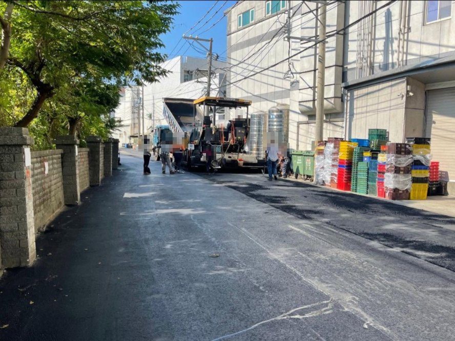 雙連二段118巷園區入口路面鋪設完成