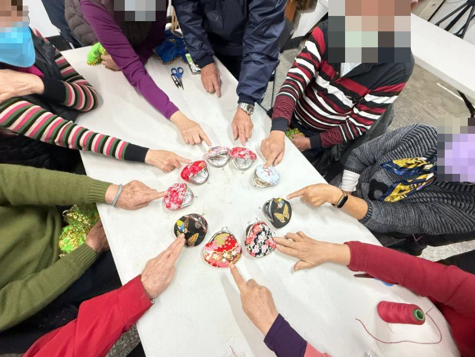 關懷據點：口金零錢包