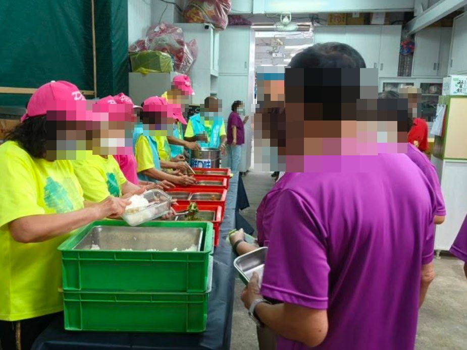 關懷據點：郊遊與十月慶生