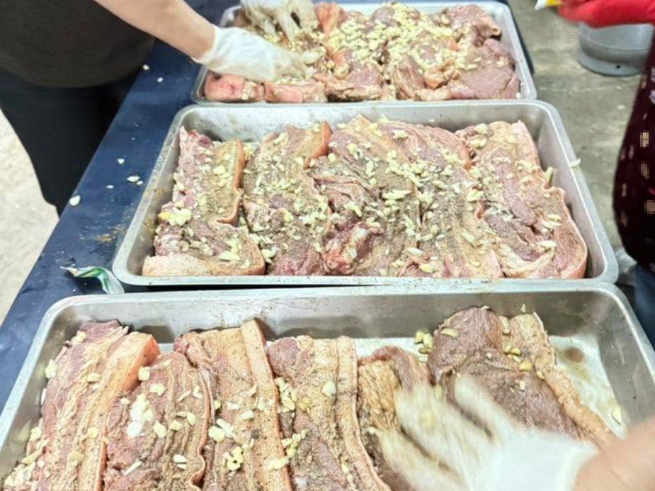 關懷據點：年菜五香鹹豬肉