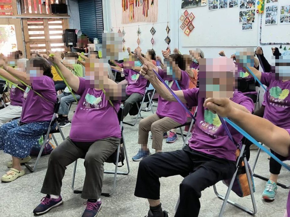 關懷據點：長輩健康操