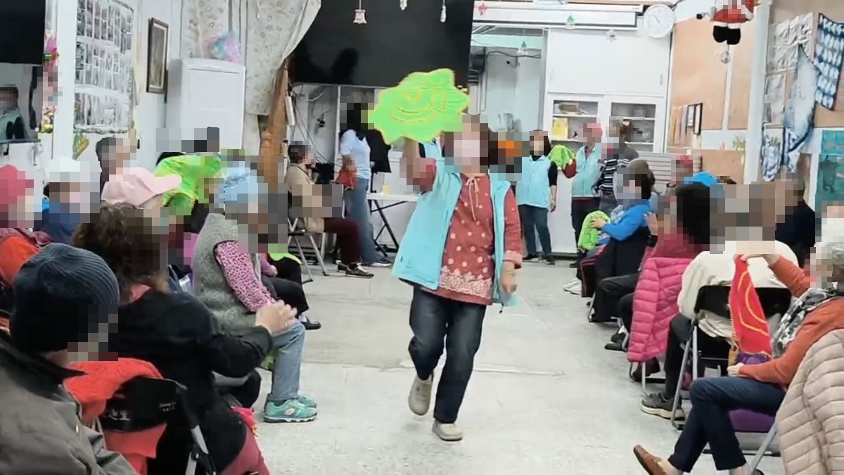 關懷據點：宮廷裝扮活動